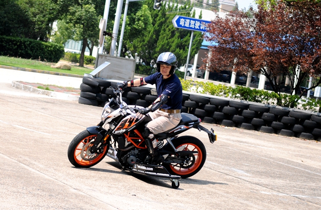 skidbike,安路,上海公安学院,摩托车侧滑模拟架,摩托训练设备