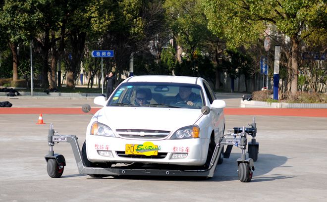 上海公安学院,skidcar,车辆侧滑训练系统,苏华龙,侧滑训练