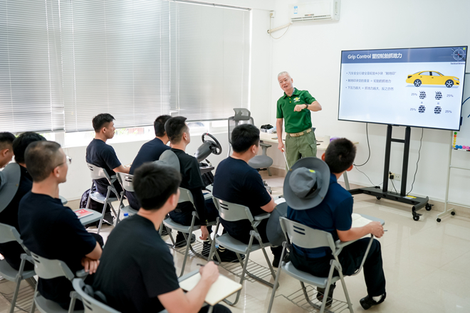 安路,特种驾驶,战术驾驶,侧滑管控,飘易环,侧滑车,EASYDIRFT,SKIDCAR