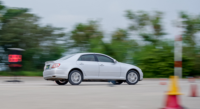 安路,特种驾驶,战术驾驶,侧滑管控,飘易环,侧滑车,EASYDIRFT,SKIDCAR