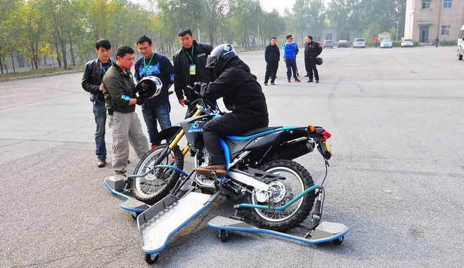 安路,侧滑摩托,skidbike,摩托车培训,黄世钊
