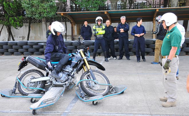 安路,侧滑摩托,skidbike,摩托车培训,黄世钊