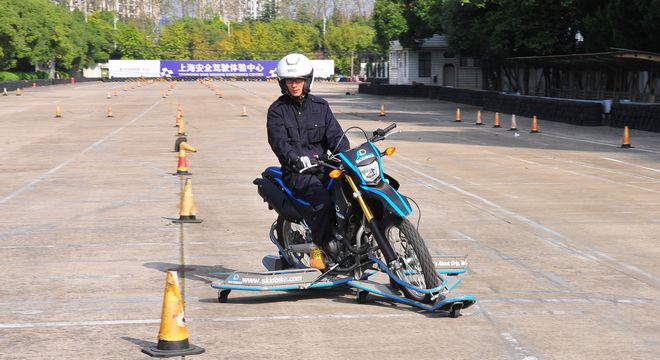 安路,侧滑摩托,skidbike,摩托车培训,黄世钊