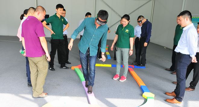 安路,侧滑培训,skidcar,驾驶安全培训,埃尔夫润滑油,防御性驾驶,三源色试驾场地