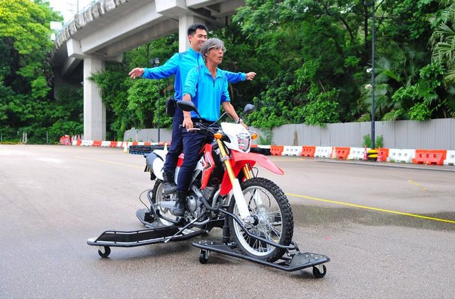侧滑摩托,skidbike,香港驾驶学院,黄世钊,安路