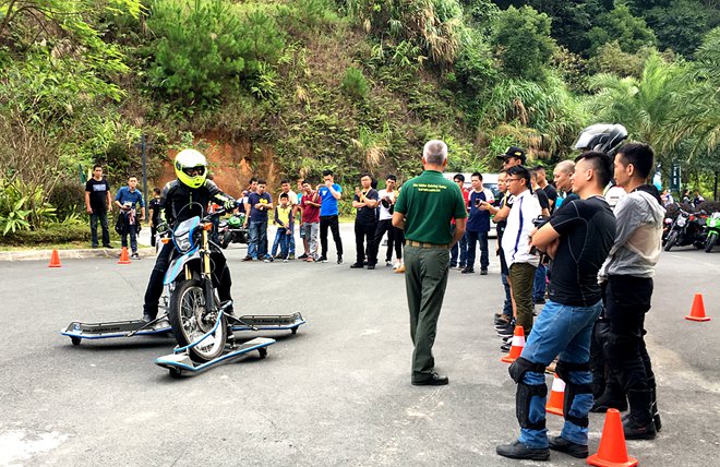 动力大联盟,侧滑摩托架,Skidbike,安路