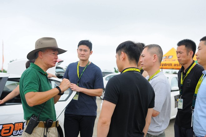 安路,战术驾驶,vip安保驾驶,中国摩王,黄世钊,光头佬何伟航,侧滑模拟