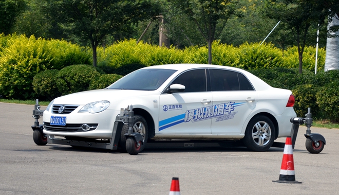 SKIDCAR,侧滑模拟车,安路,苏华龙,山东正直集团,正直驾校