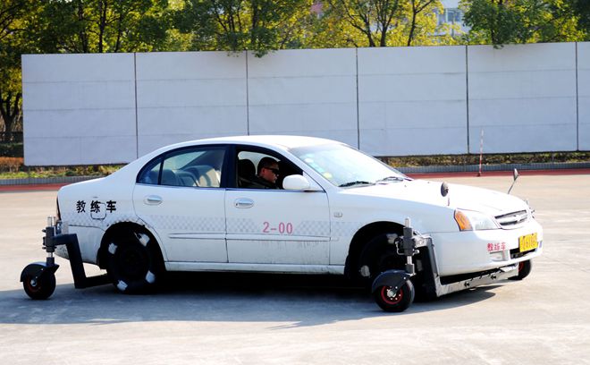 上海公安学院,skidcar,车辆侧滑训练系统,苏华龙,侧滑训练